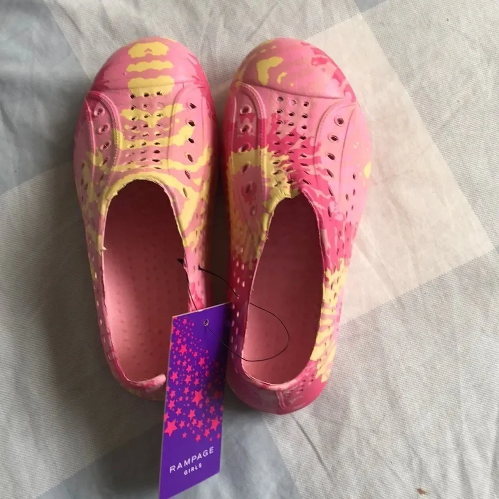 Rampage Water Shoes size 9/10 NWT